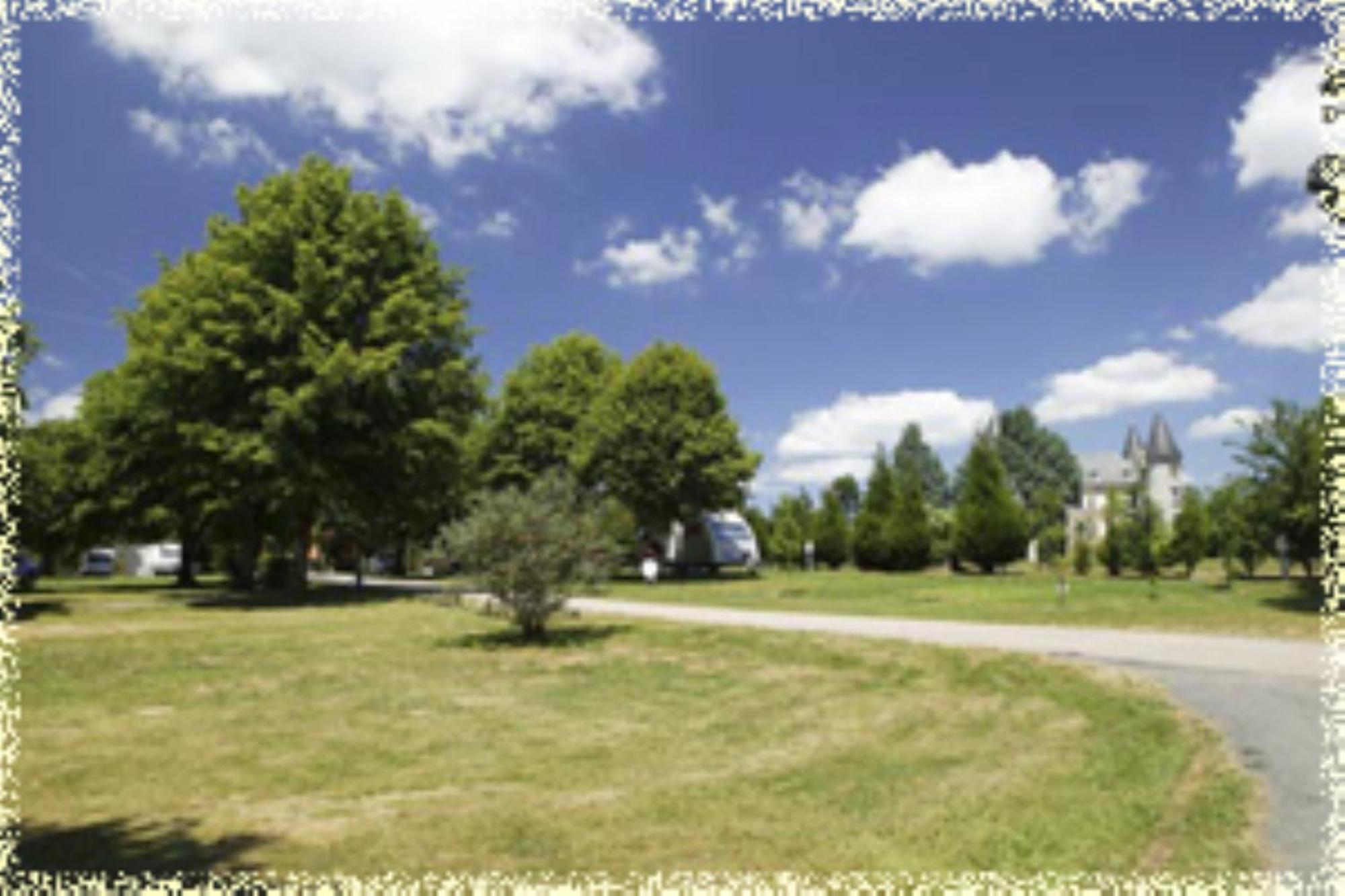 Hotellerie De Plein Air Camping Leychoisier Bonnac-la-Cote Exterior photo